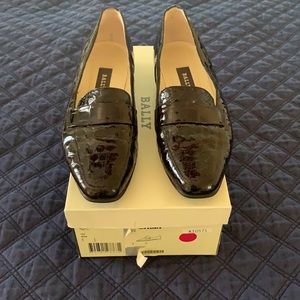 Bally ladies brown patent leather loafer